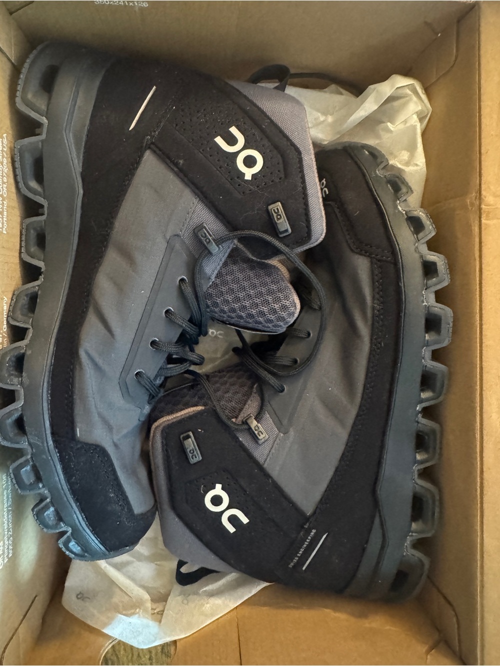 On Cloud Men's Cloudridge Mid-Top Trail Boots - Black & Gray